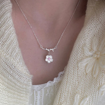 Women’s Pearl Flower Necklace