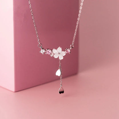 Women’s Pearl Flower Necklace