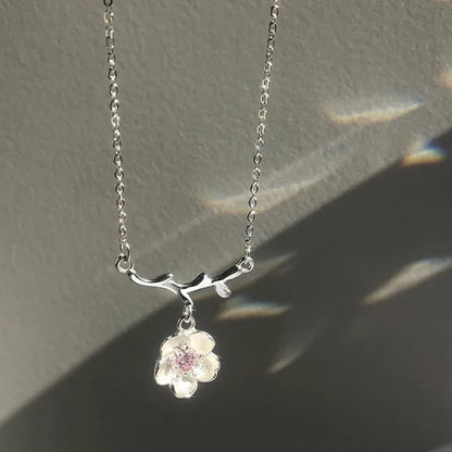 Women’s Pearl Flower Necklace