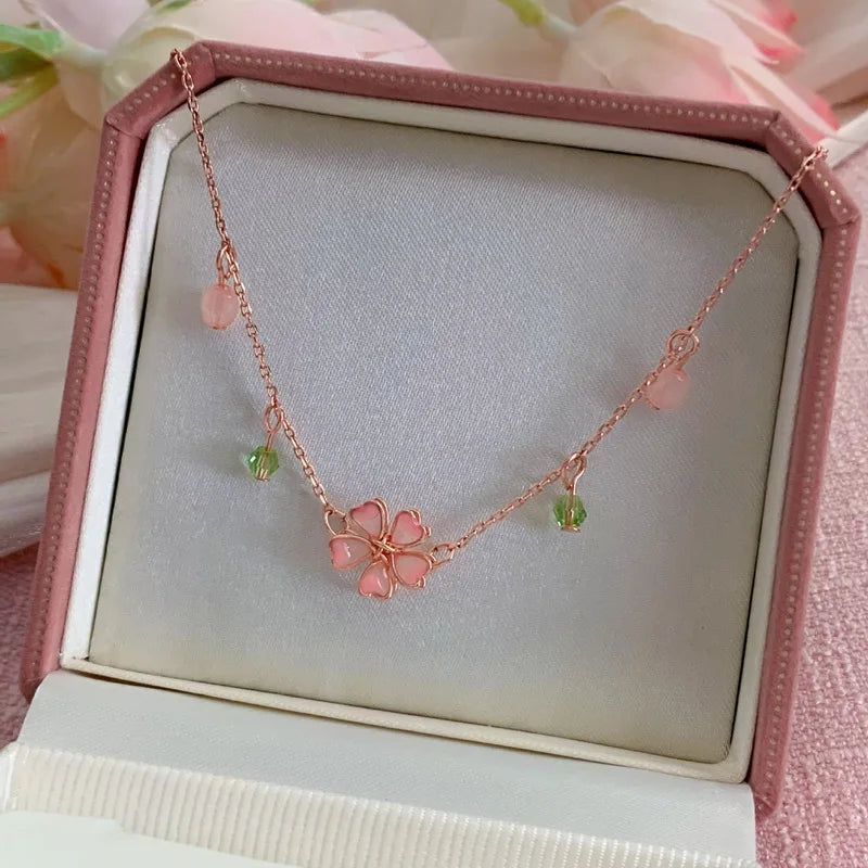 Women’s Pearl Flower Necklace